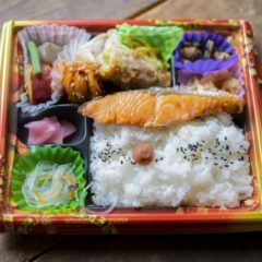 シャケ弁当